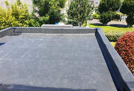 Toit plat avec une membrane